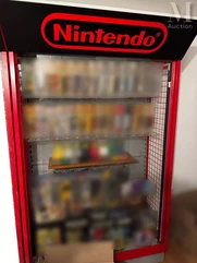 NINTENDO - PRODUIT OFFICIEL-VITRINE NINTENDO ROUGE OFFICIELLE - (circa 1990)-img1